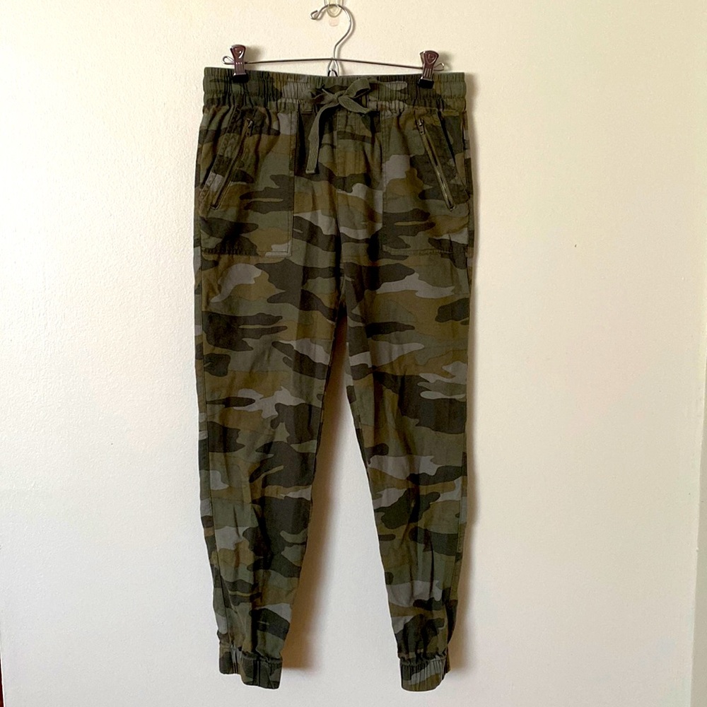 Garage camo joggers